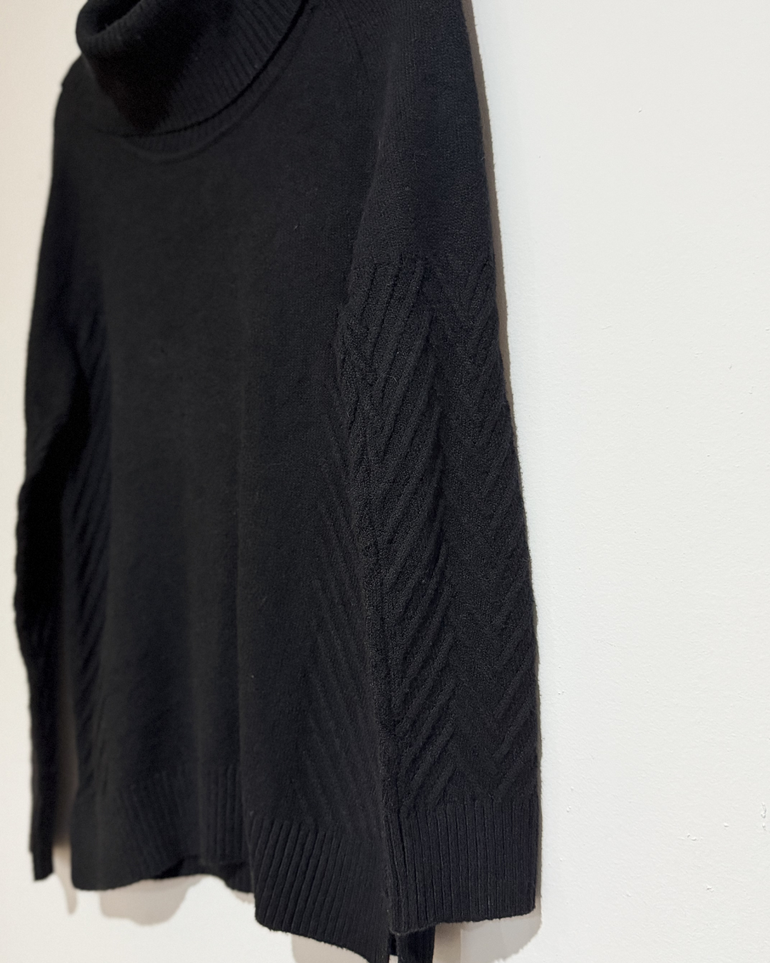 Sweater Calvin Klein Cuello Alto | Talla indicada XS