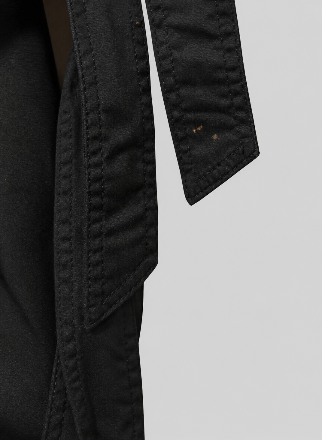 Trench coat negro clásico| Marca Appraisal | Talla L