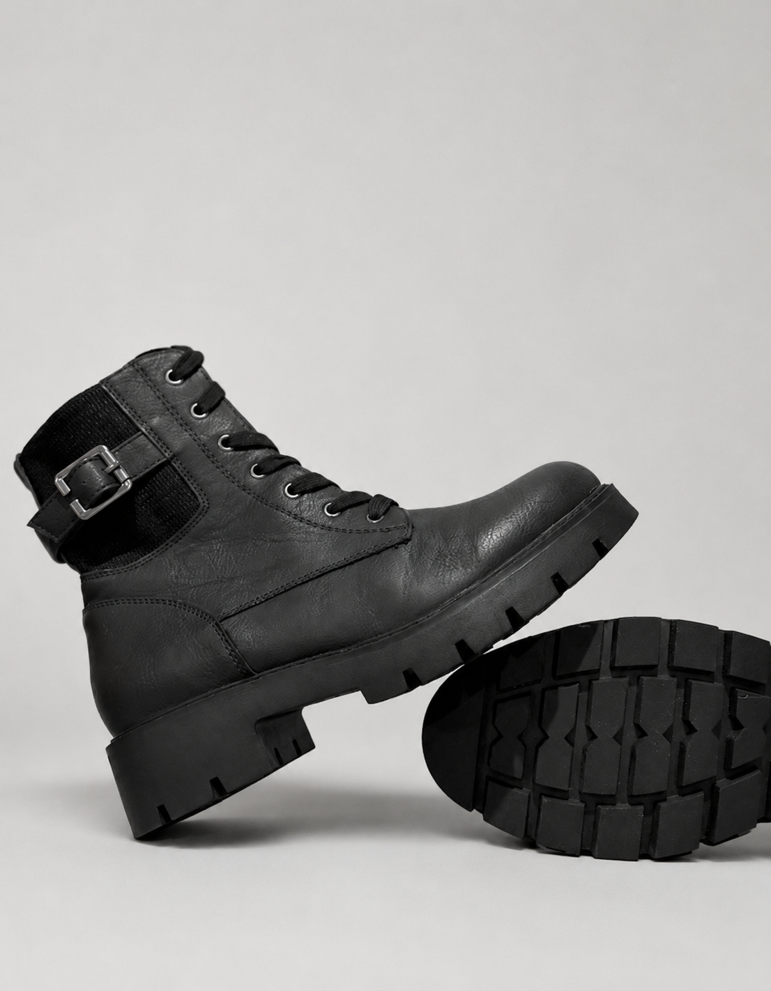 Botines marca Via della Rose | Militares con Hebilla | Talla indicada 38