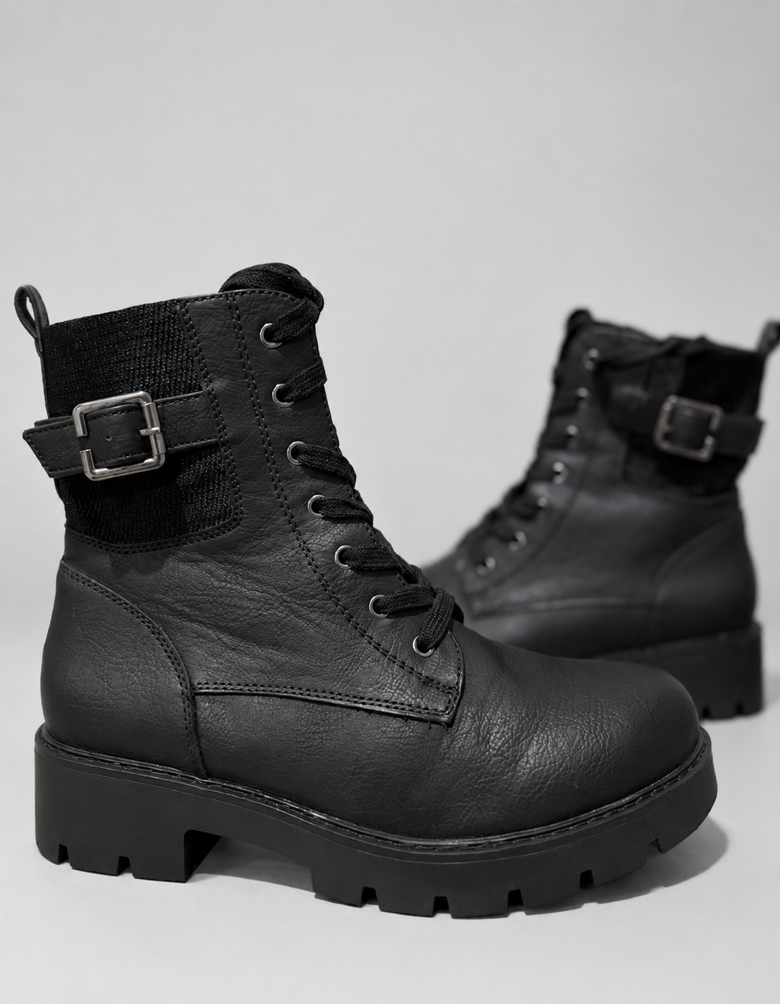 Botines marca Via della Rose | Militares con Hebilla | Talla indicada 38