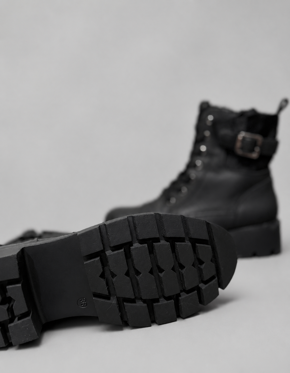 Botines marca Via della Rose | Militares con Hebilla | Talla indicada 38
