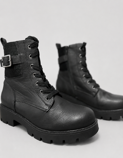 Botines marca Via della Rose | Militares con Hebilla | Talla indicada 38