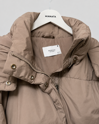 Parka larga puffer RESERVED Eco Aware |  Con capucha | Talla 40 EUR / 12 UK|