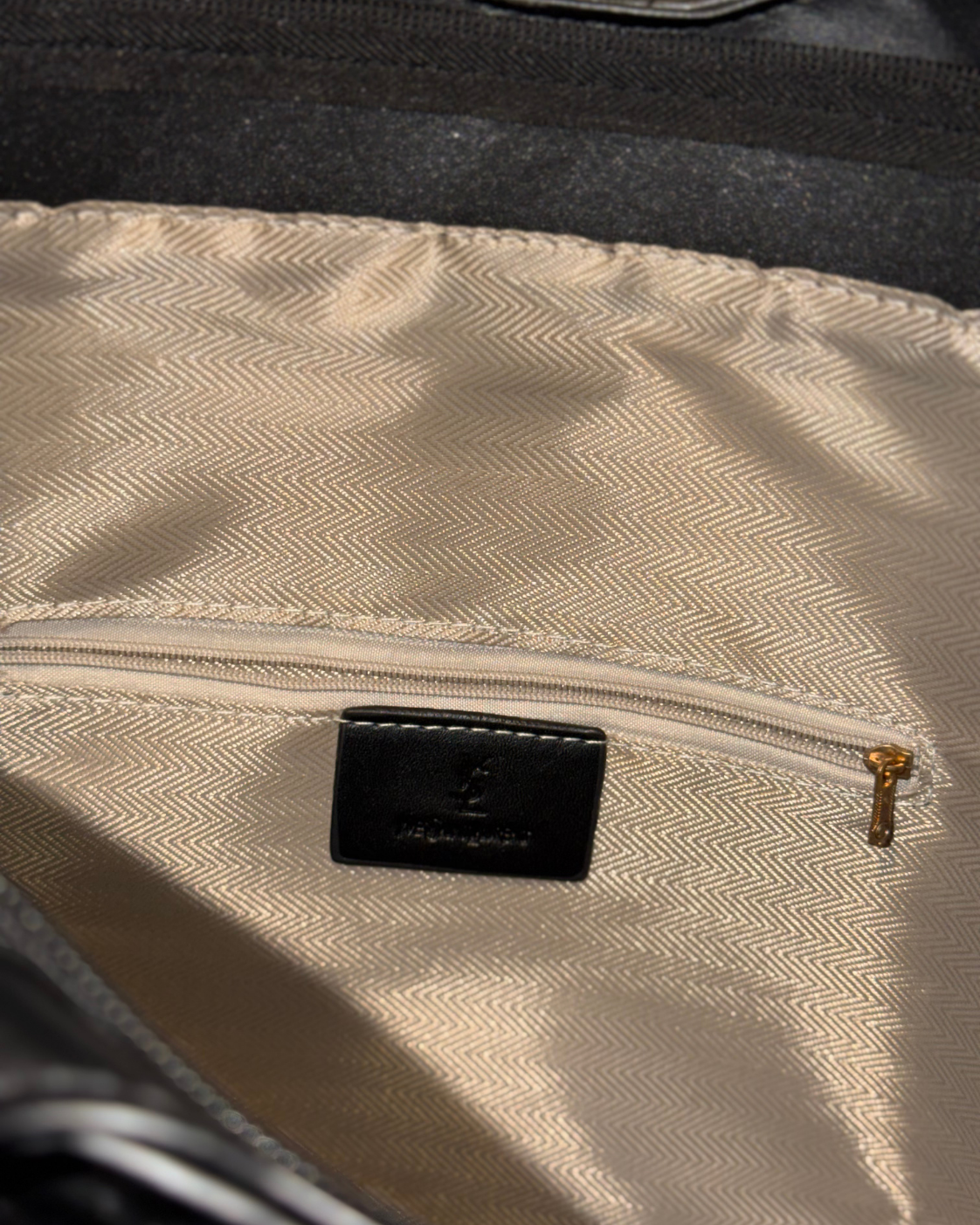 Cartera estructurada estilo diseñador | Con pouch, correa y bolsa protectora