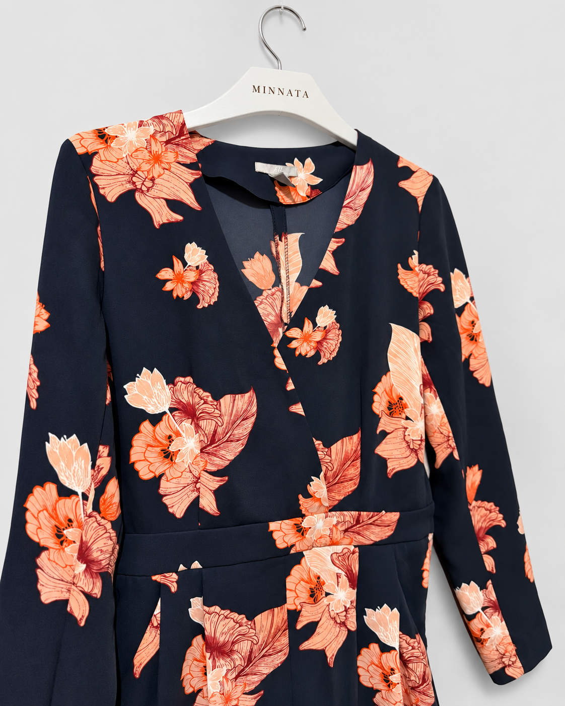 Enterito corto floral H&M azul marino con cinturón