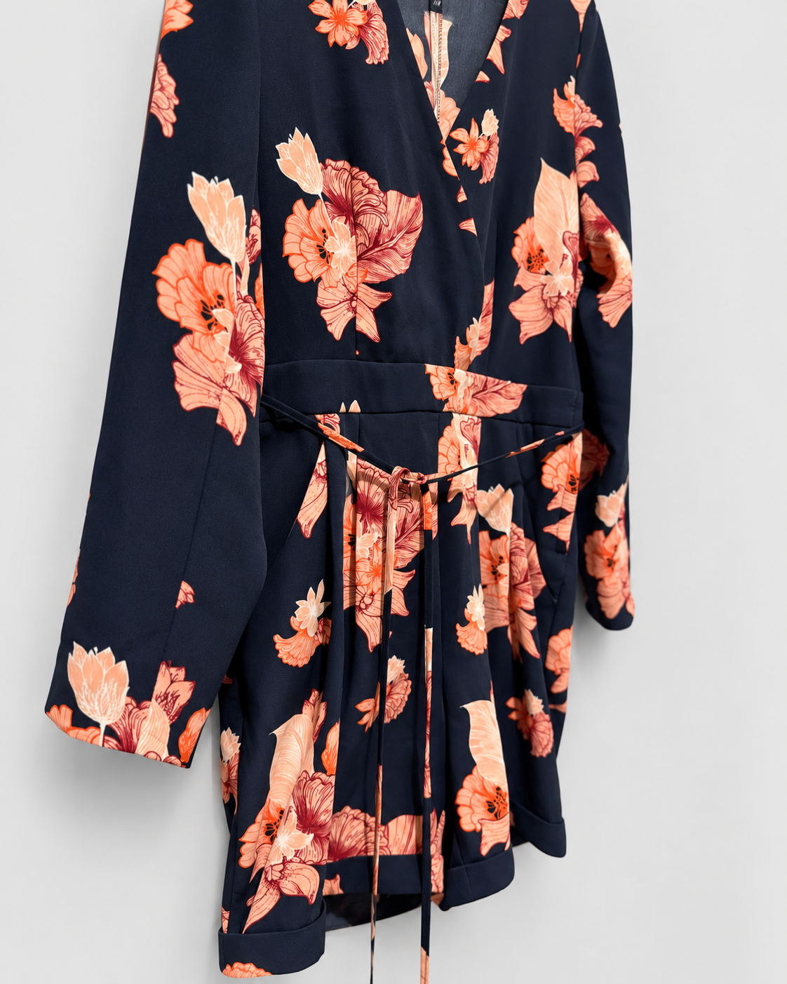 Enterito corto floral H&M azul marino con cinturón