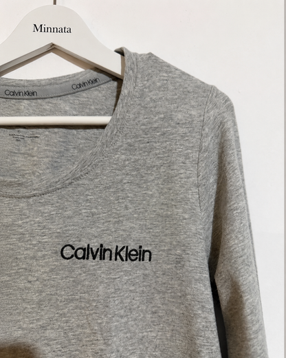 Polera Manga Larga Calvin Klein | Talla indicada S