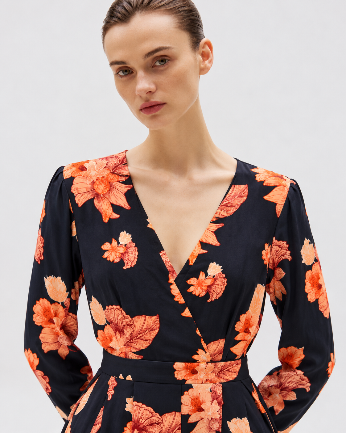 Enterito corto floral H&M azul marino con cinturón