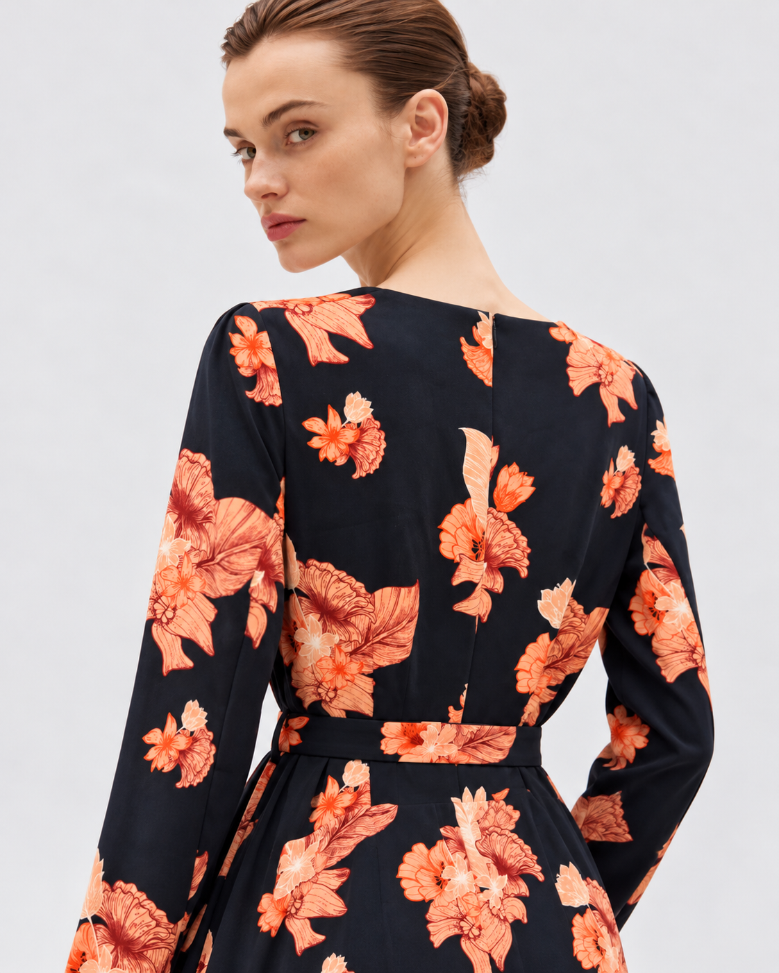 Enterito corto floral H&M azul marino con cinturón