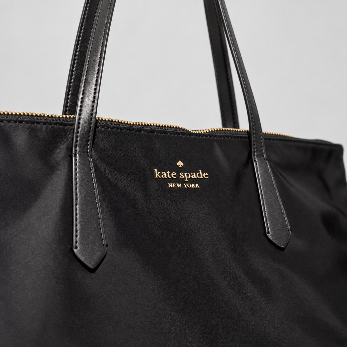 Tote Kate Spade New York | Nylon negro con herrajes dorados| Original